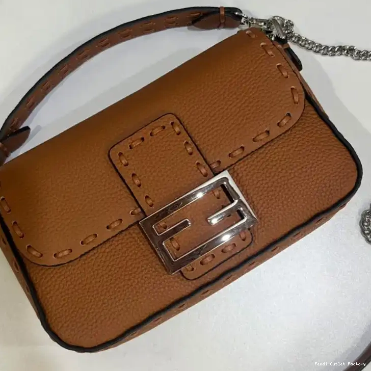 Vintage HOT Fendi Leather Bag Cuoio Mini In Romano Baguette Brown Selleria 0604
